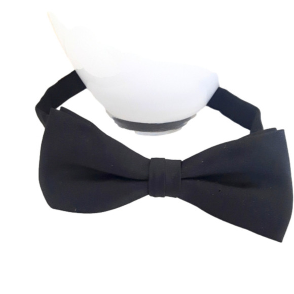 2/$35 SALE MEN'S Classic Bow Tie. Size 17" or Smaller. - Picture 1 of 1